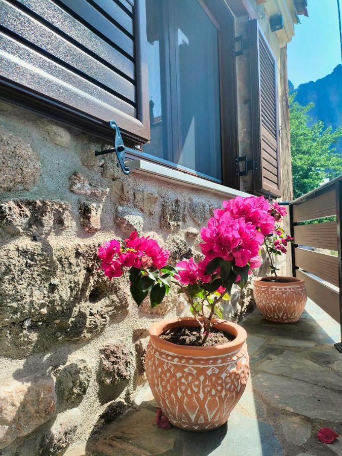 The Stone House Villa กาลัมปากา ภายนอก รูปภาพ